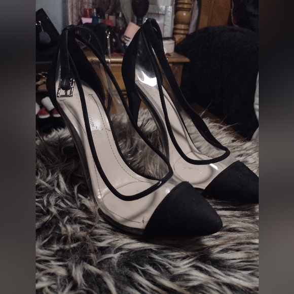 She - Picture 3 of 3